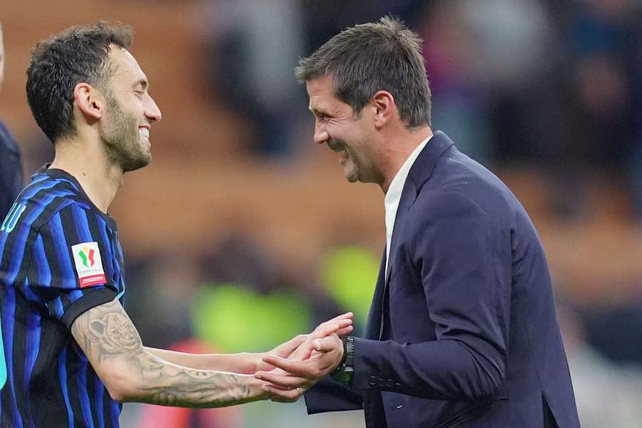 Hakan Calhanoglu și Cristian Chivu 