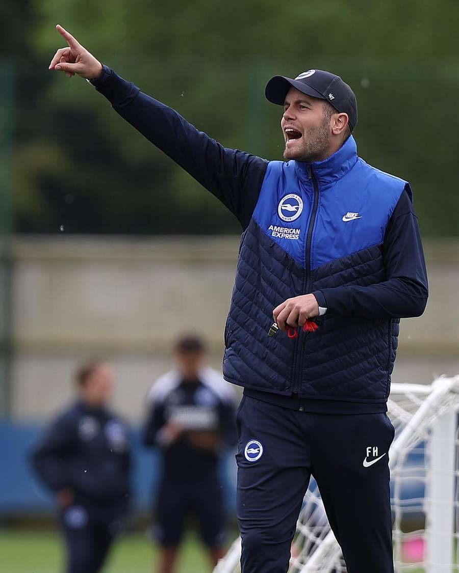 Fabian Hurzeler já está no comando do Brighton.