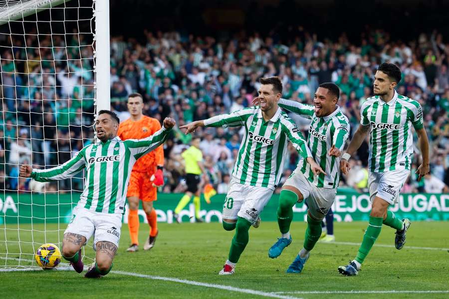 Giovani Lo Celso celebrates after making it 1-1
