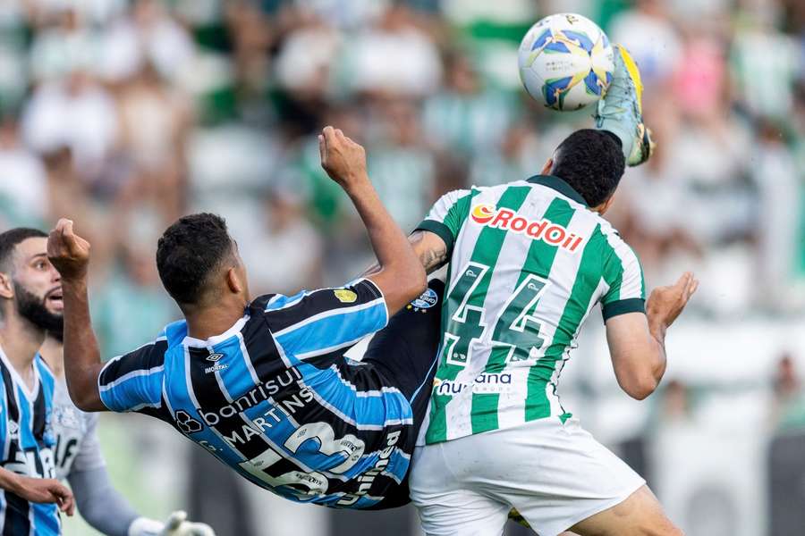 Gol polêmico de Gustavo Martins indignou Juventude