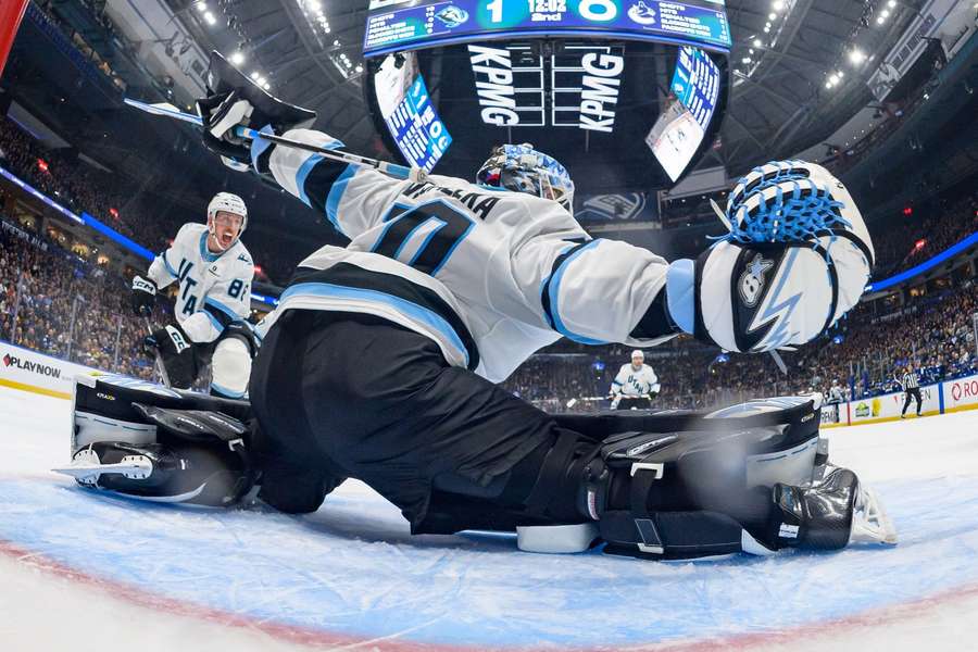 Vejmelka odchytal skvělý zápas. Vejmelka odchytal skvělý zápas.