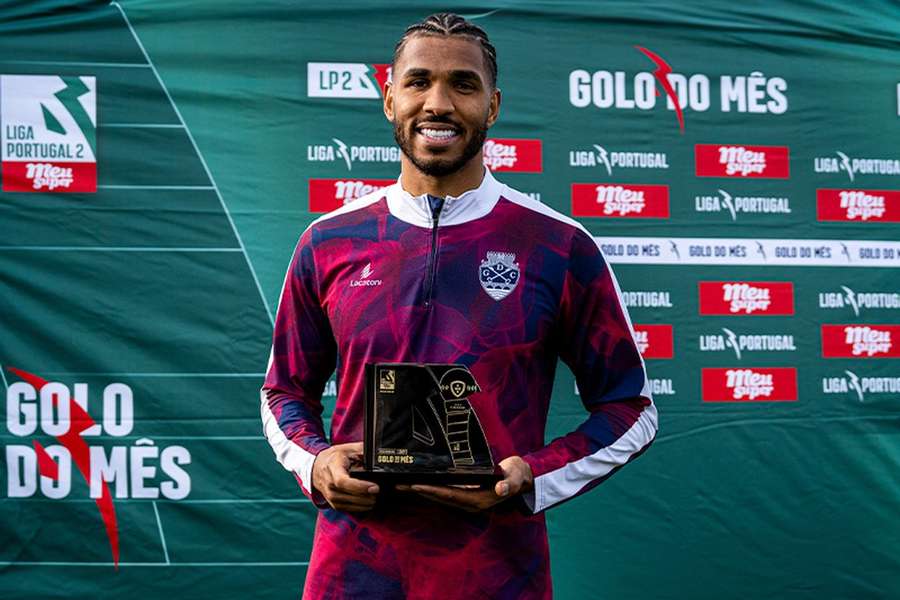 Jô Batista com o prémio de melhor golo do mês