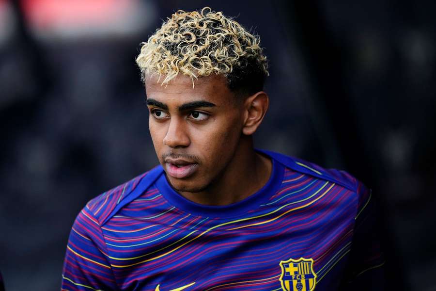 Yamala čaká stret s Dembélém.