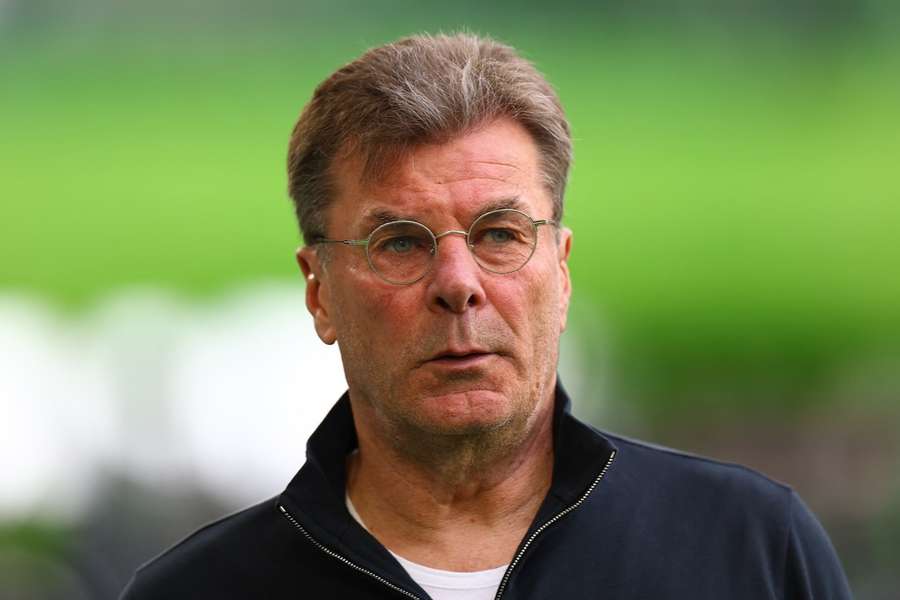 Dieter Hecking will mit Wolfsburg über die Relegation den Klassenerhalt schaffen. Dieter Hecking will mit Wolfsburg über die Relegation den Klassenerhalt schaffen.