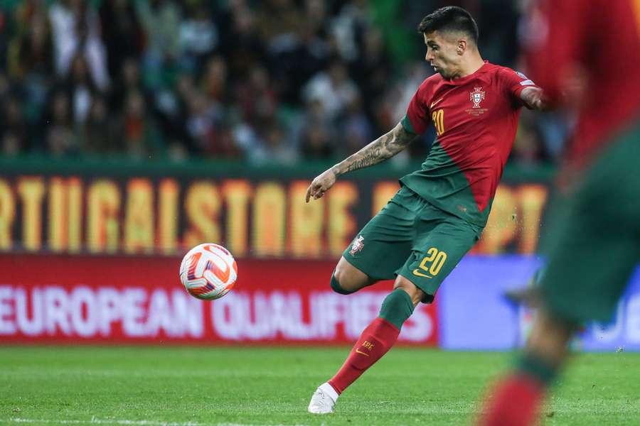 João Cancelo marcou o primeiro dos quatro golos de Portugal sobre o Liechtenstein (4-0)