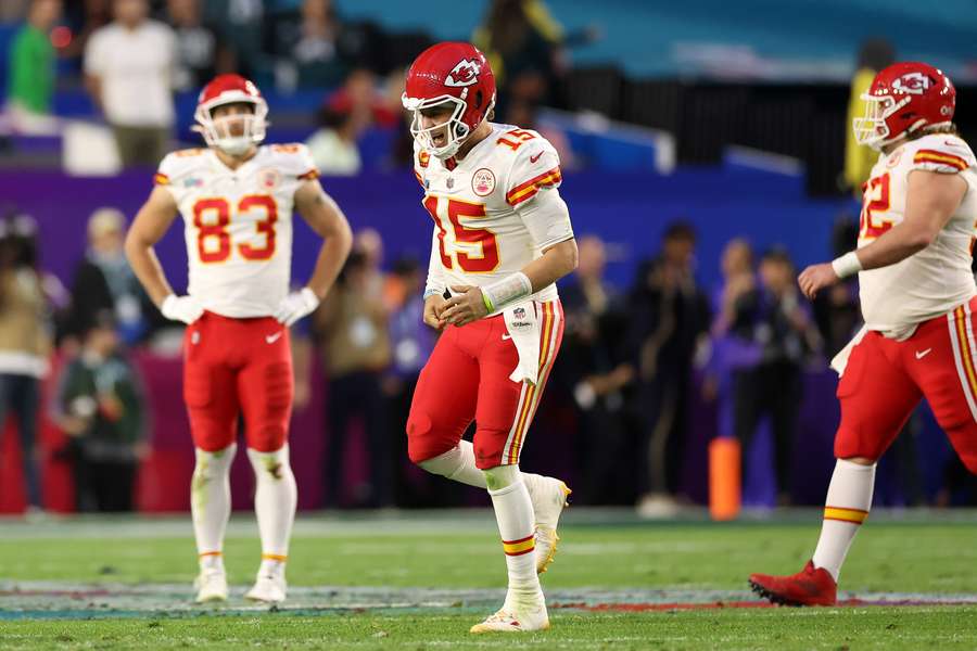 Patrick Mahomes sentiu lesão no final do segundo quarto Patrick Mahomes sentiu lesão no final do segundo quarto
