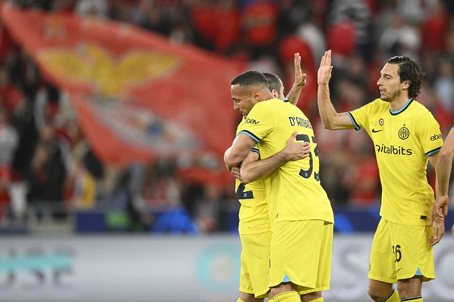 Inter close in on Champions League semis with solid win at Benfica