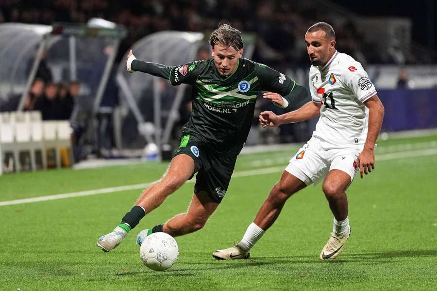 Doelpuntenmaker Jesse van de Haar aan de bal voor de Superboeren