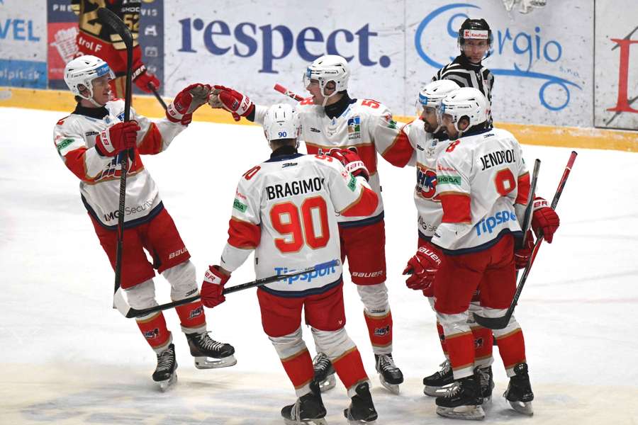 Liptovský Mikuláš je jednou nohou vo štvrťfinále play-off. Liptovský Mikuláš je jednou nohou vo štvrťfinále play-off.