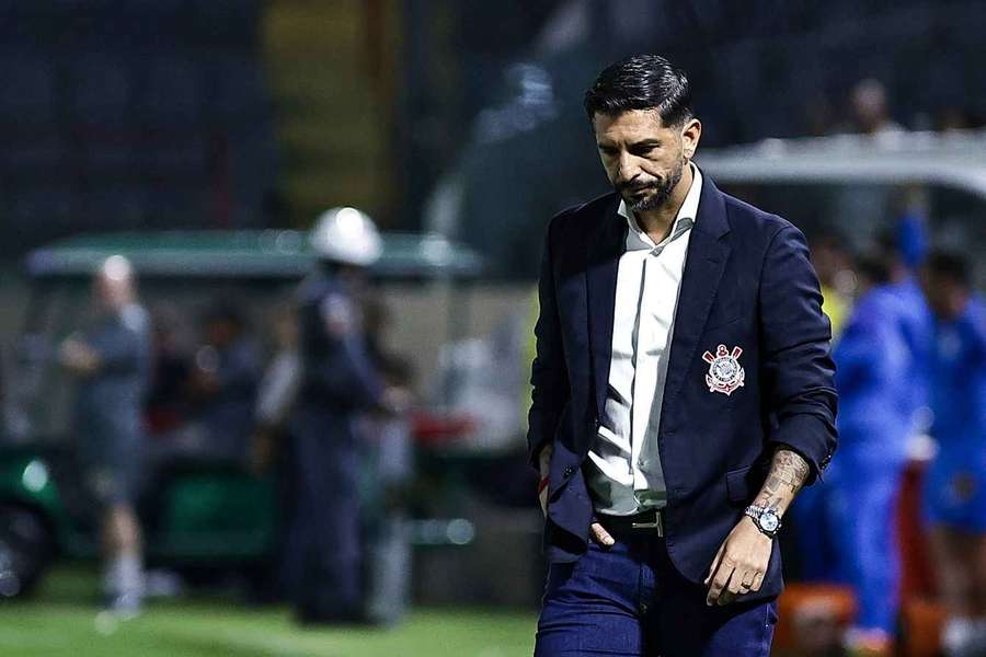 "Não temos desculpas", diz Emiliano após Corinthians levar olé no dérbi