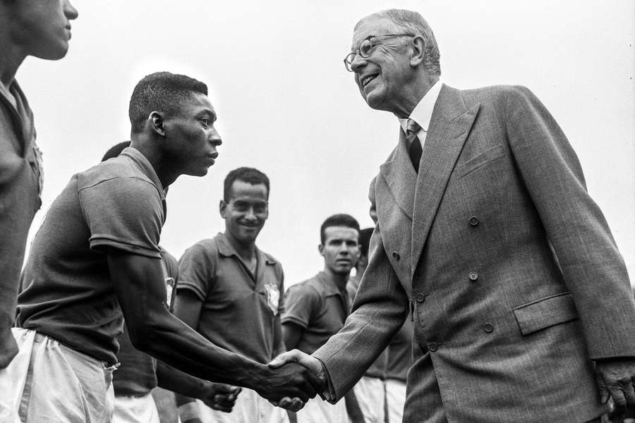 Pelé é um dos nomes históricos do futebol mundial Pelé é um dos nomes históricos do futebol mundial
