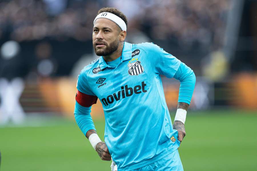 Neymar tentou tirar a responsabilidade do Santos e prometeu se divertir na Vila Belmiro Neymar tentou tirar a responsabilidade do Santos e prometeu se divertir na Vila Belmiro