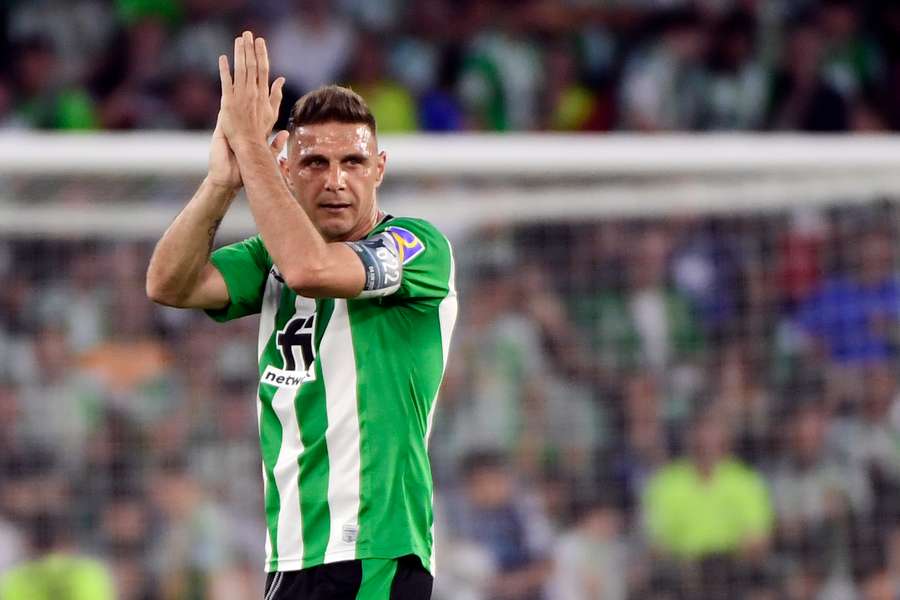 Joaquín se despide del Villamarín en el último partido de su carrera