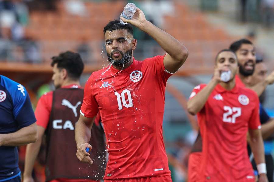 Cooling break durante jogo da Tunísia na última CAF Cooling break durante jogo da Tunísia na última CAF