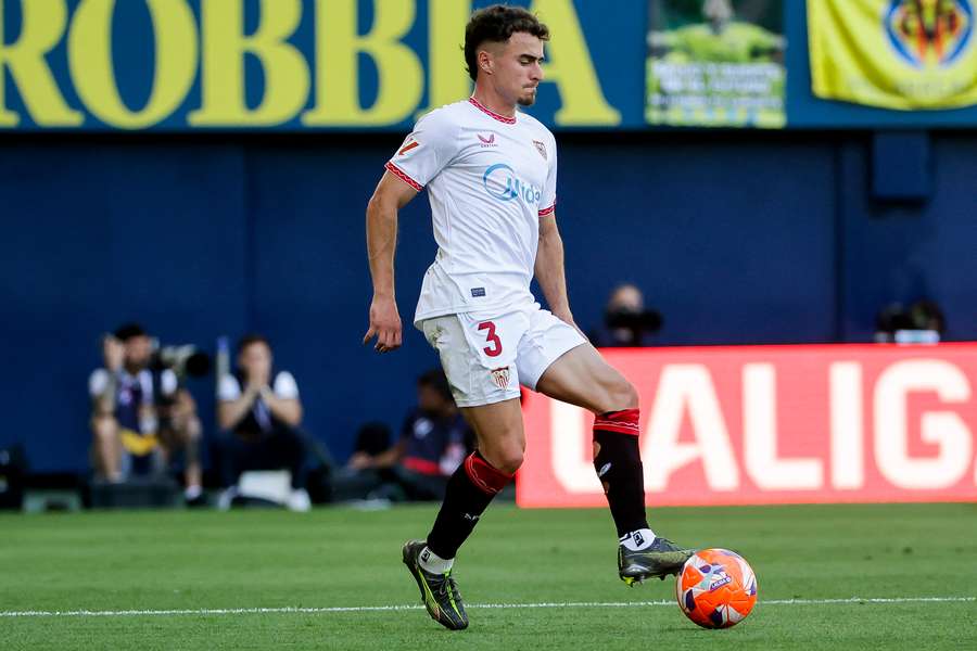 Pedrosa controla el balón