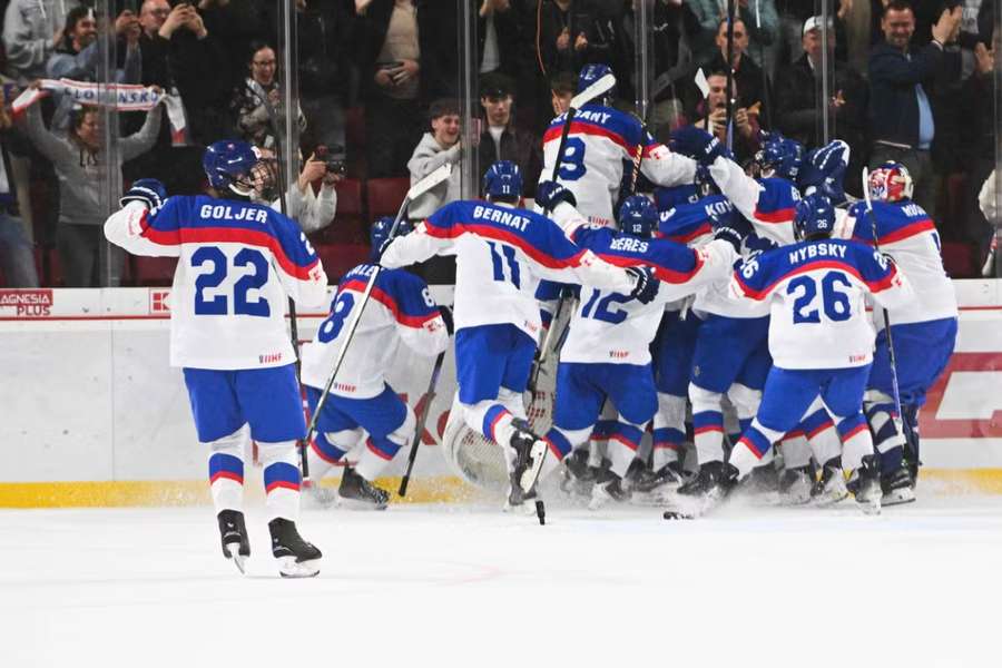 Slovenská osmnáctka slaví překvapivý trumf nad Kanadou.