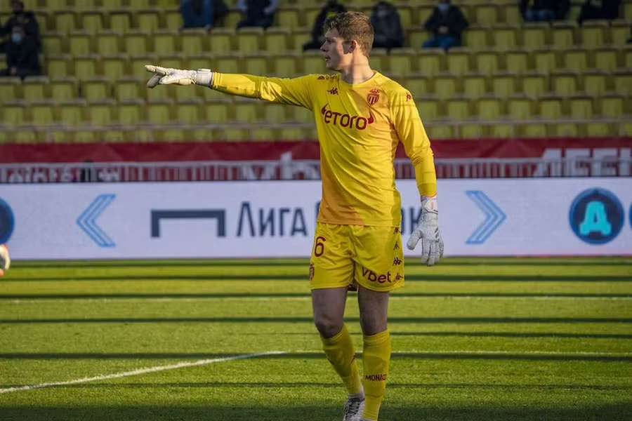 Alexander Nubel está cedido ao Monaco, onde é titular