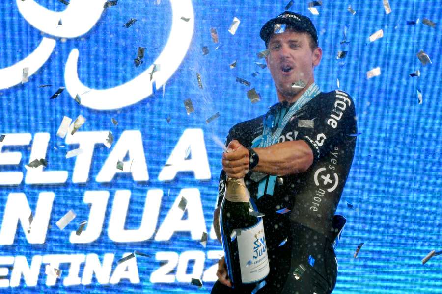 Welsford gana la sexta etapa de la Vuelta a San Juan, 'Supermán' López acaricia la corona