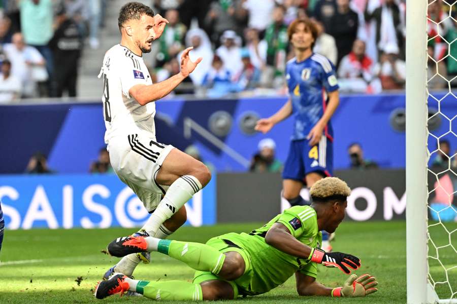 Zion Suzuki op de Azië Cup in actie tegen Irak