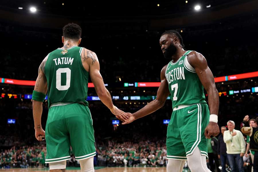 Jayson Tatum (l.) und Jaylen Brown (r.) haben die Celtics zum 18. Titel in der NBA-Historie geführt.