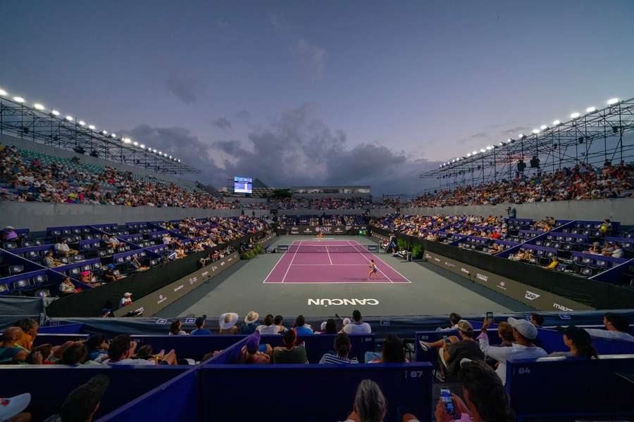 Narychlo postavená tenisová aréna v mexickém Cancúnu