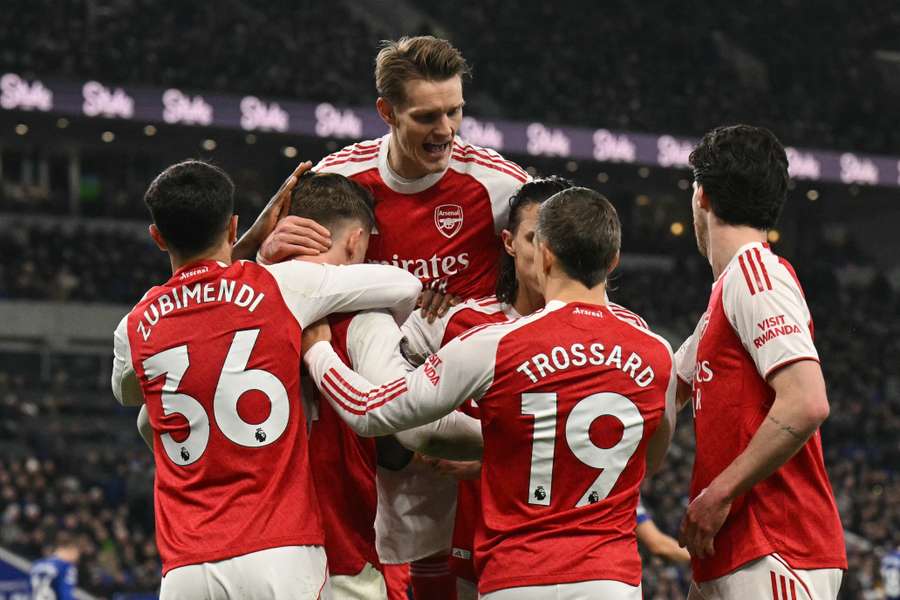 Arsenal je lídrem Premier League. Arsenal je lídrem Premier League.