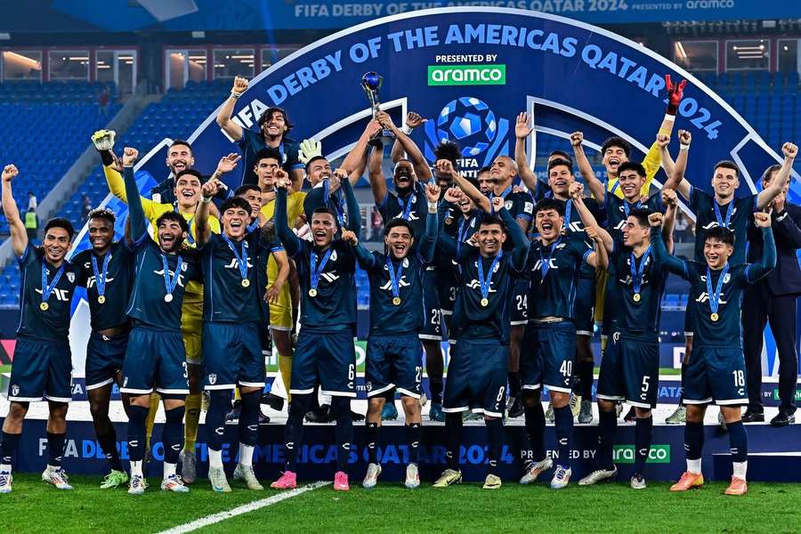 Jogadores do Pachuca celebram a vitória no "Derby das Américas"