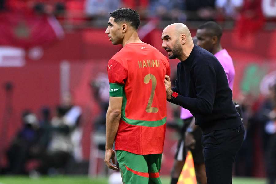 Walid Regragui on the touchline giving advice to Achraf Hakimi
