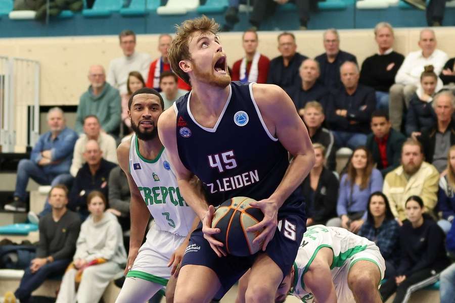 Alex Gross van ZZ Leiden in actie in het nieuwe Sportcomplex 1574