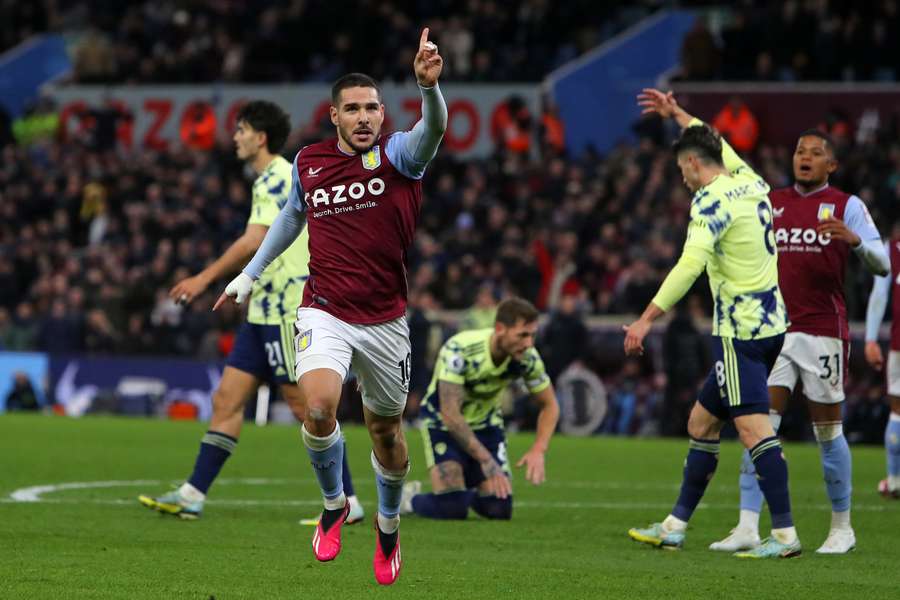 Buendía celebra el segundo gol del Aston Villa al Leeds United