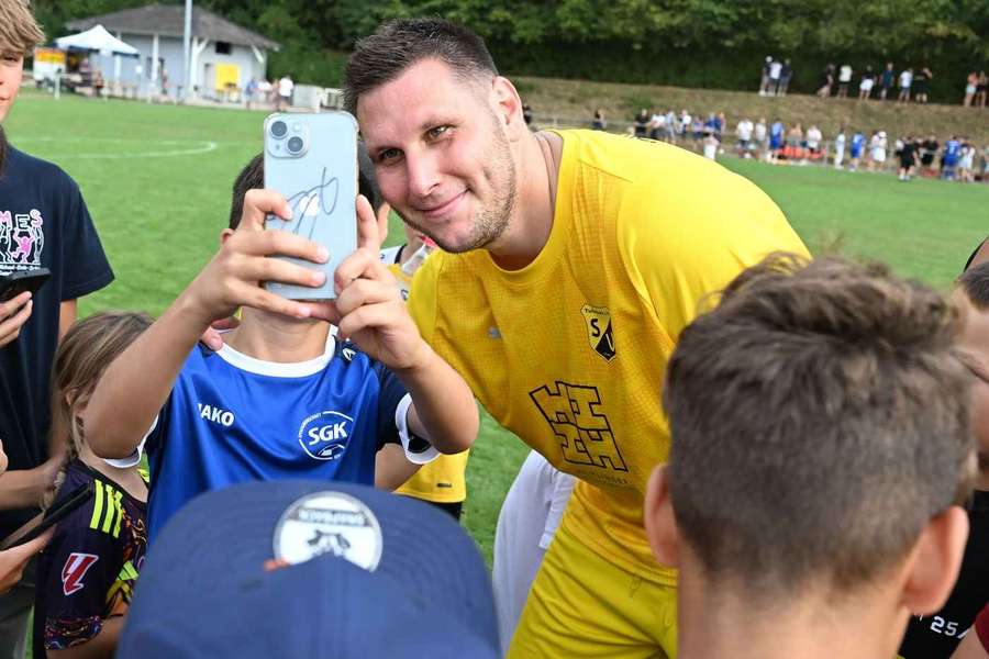Niklas Süle hat am Sonntag sein Debüt in der Kreisliga gegeben. Niklas Süle hat am Sonntag sein Debüt in der Kreisliga gegeben.