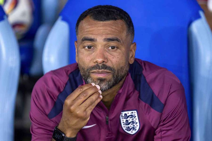 Ashley Cole steps down from Engand role as he searches for a managerial role Ashley Cole steps down from Engand role as he searches for a managerial role