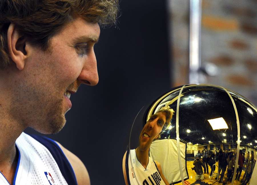 2011 gewinnt Nowitzki die ersehnte NBA-Meistertrophäe.