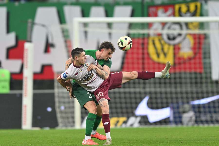 Piast rozpoczyna ligowy rok od wygranej, Śląsk zalega na dnie. Kuriozalny gol samobójczy
