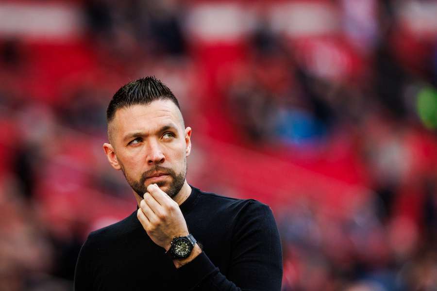 Ajax manager Francesco Farioli says they 'need to take risks' against Eintracht Frankfurt