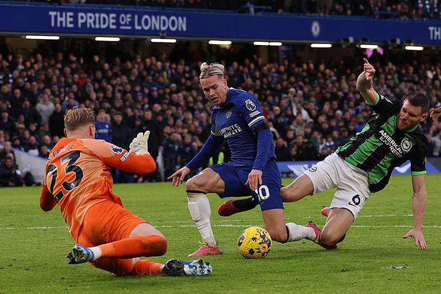 Falta de Milner dentro da área originou terceiro gol do Chelsea