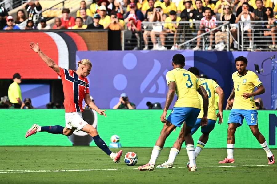 Haaland, en el disparo que genera el 0-2 Haaland, en el disparo que genera el 0-2