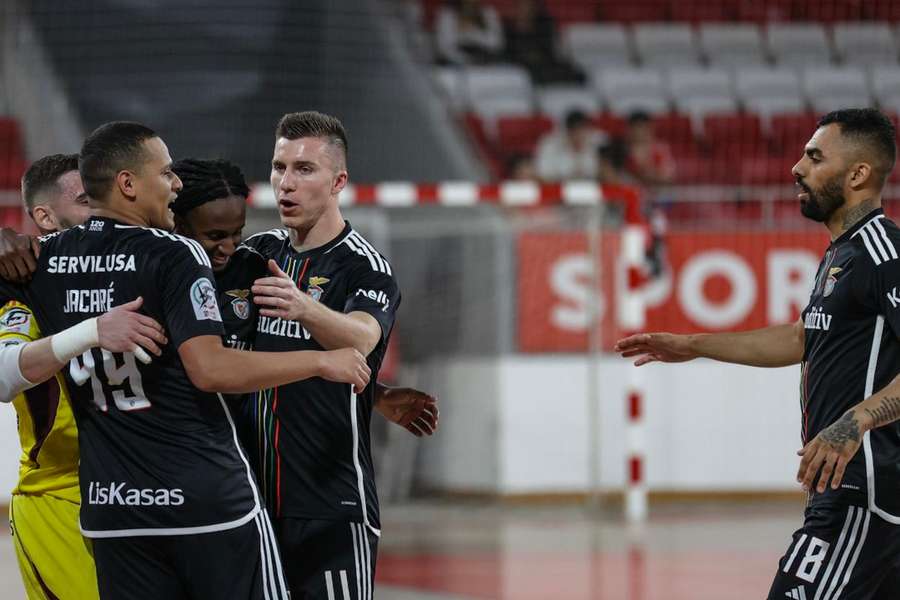 Jacaré fez dois golos para o Benfica logo nos primeiros minutos