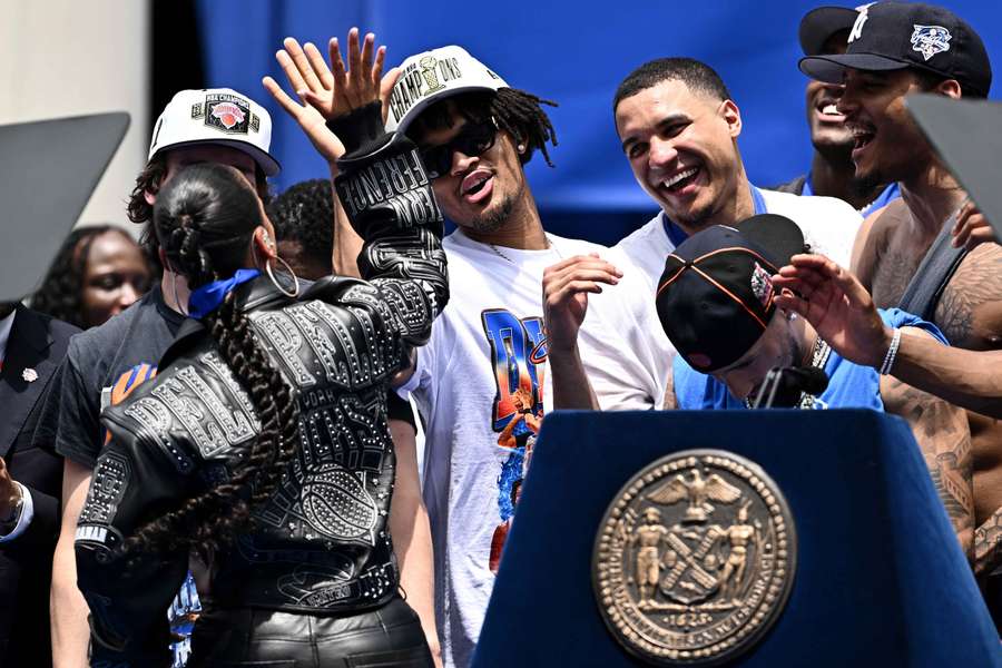 Koszykarze Knicks otrzymali klucze do miasta, ulicami Nowego Jorku przeszła parada Koszykarze Knicks otrzymali klucze do miasta, ulicami Nowego Jorku przeszła parada