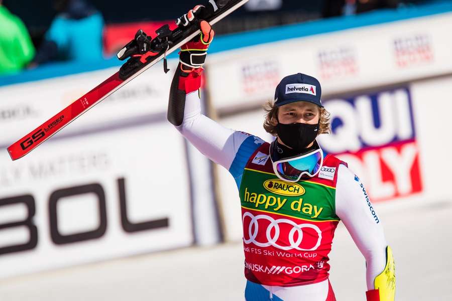 Der Schweizer Mario Odermatt brillierte bei seiner Fahrt und holt sich den Sieg im Super-G beim Weltcup im italienischen Bormio.