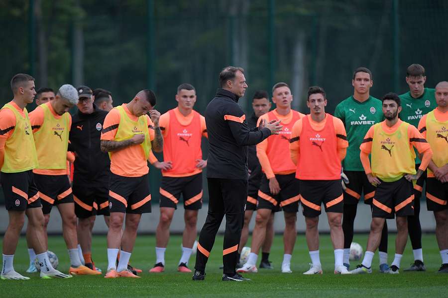 Em virtude do conflito armado, Van Leeuwen recordou que o Shakhtar “joga por todo um país”