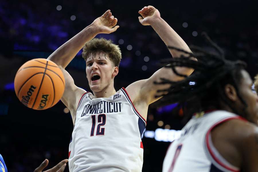 Eric Reibe hat mit UConn das Final Four in der US-College-Serie March Madness erreicht. Eric Reibe hat mit UConn das Final Four in der US-College-Serie March Madness erreicht.