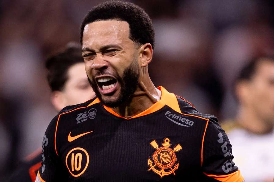 Memphis não sabe se fica no Timão