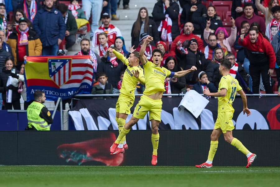Villarreal sărbătorește deschiderea scorului Villarreal sărbătorește deschiderea scorului