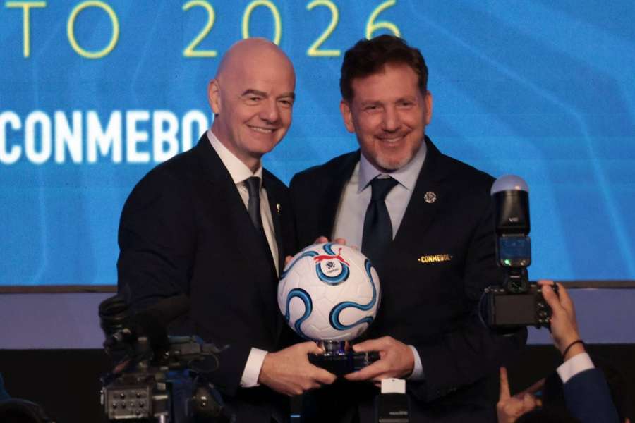 Gianni Infantino e Alejandro Dominguez em abril de 2026 Gianni Infantino e Alejandro Dominguez em abril de 2026
