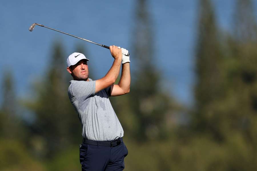 El número uno del mundo, Scottie Scheffler, camino de un liderato de un golpe tras la segunda ronda del torneo US PGA Tour Sentry en Hawaii