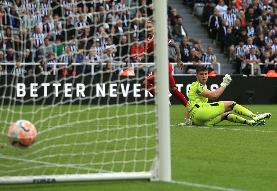 Darwin Nunez scores his second goal