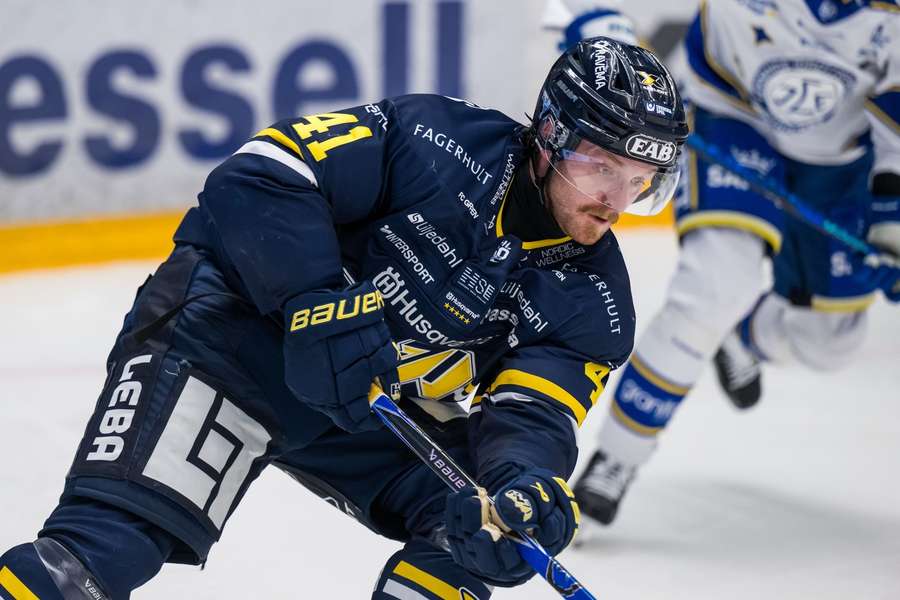 Riley Woods in action as HV71 earned their first win