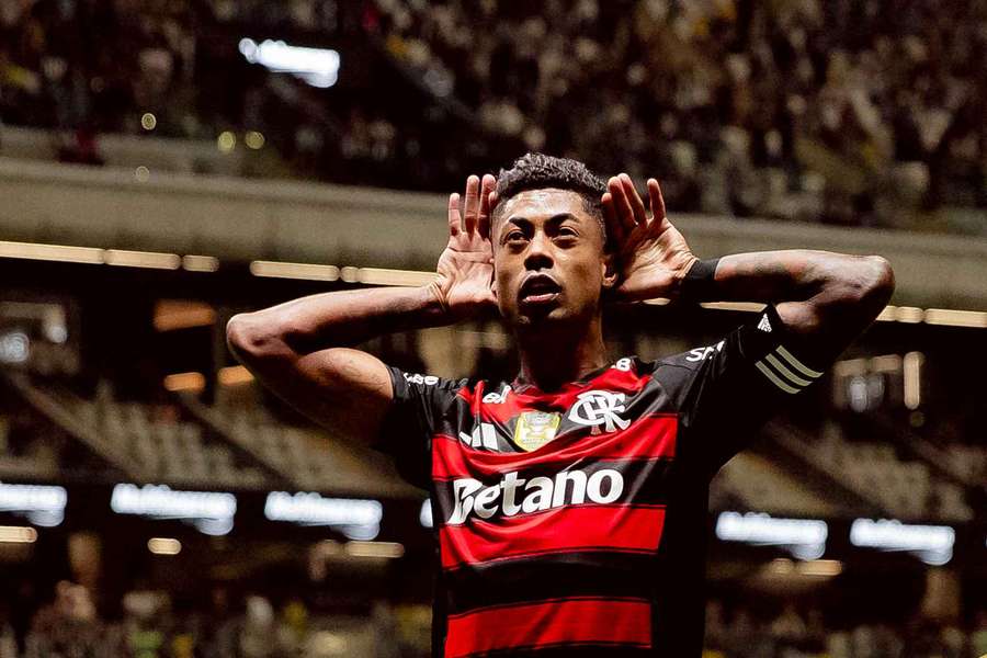 Bruno Henrique celebra golo do empate do Flamengo em Belo Horizonte