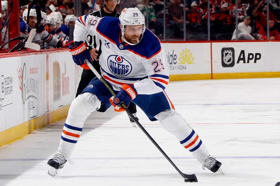 Leon Draisaitl hat mit den Edmonton Oilers einen wichtigen Sieg in der NHL gefeiert.